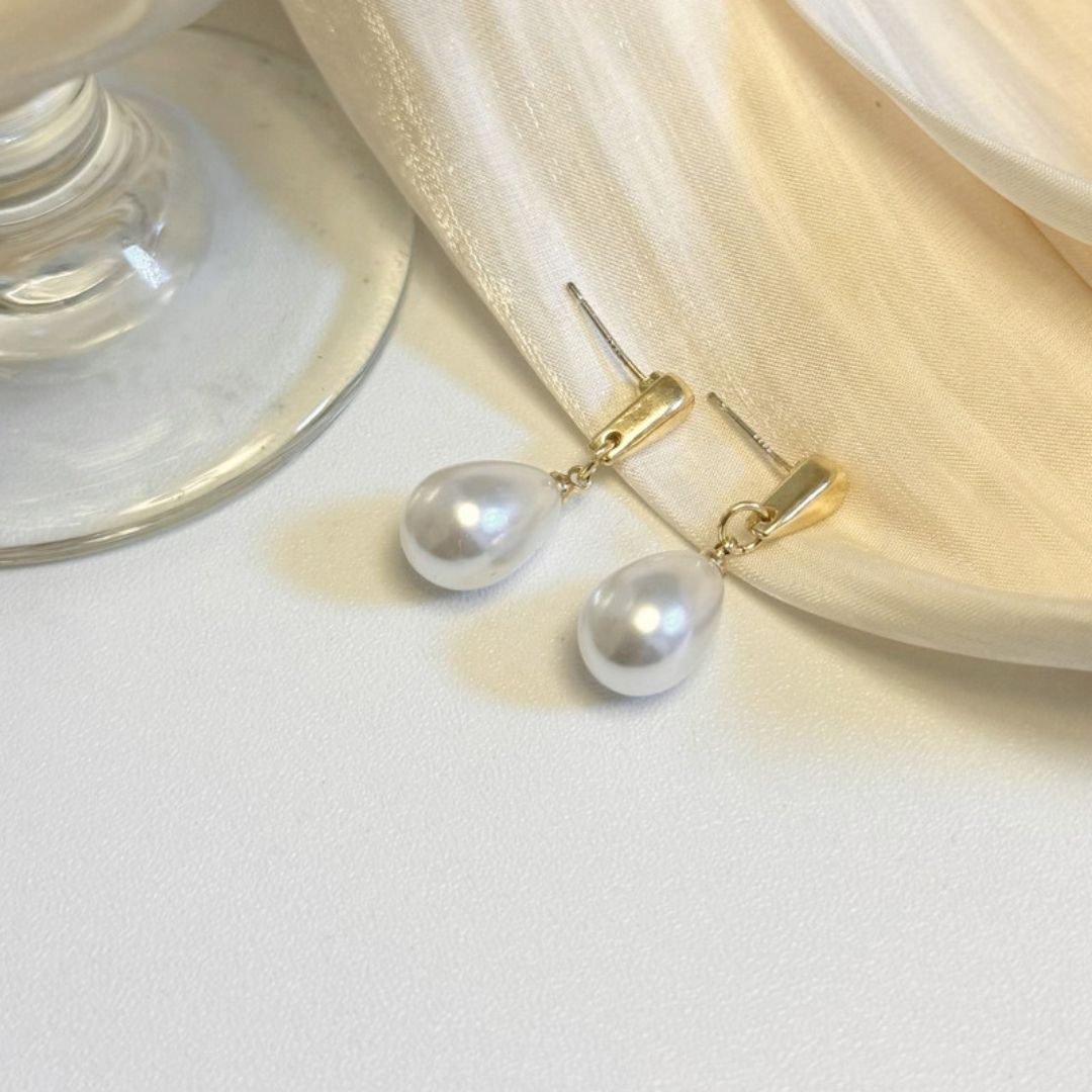 Gold & Pearl Dangle Earrings
