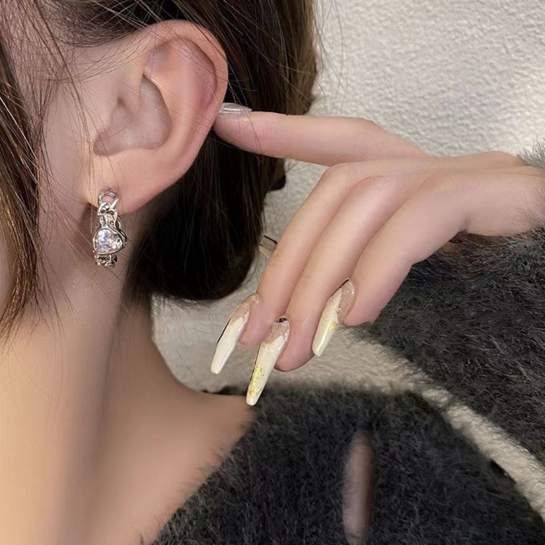 Gilded Chain-Hearts Earrings