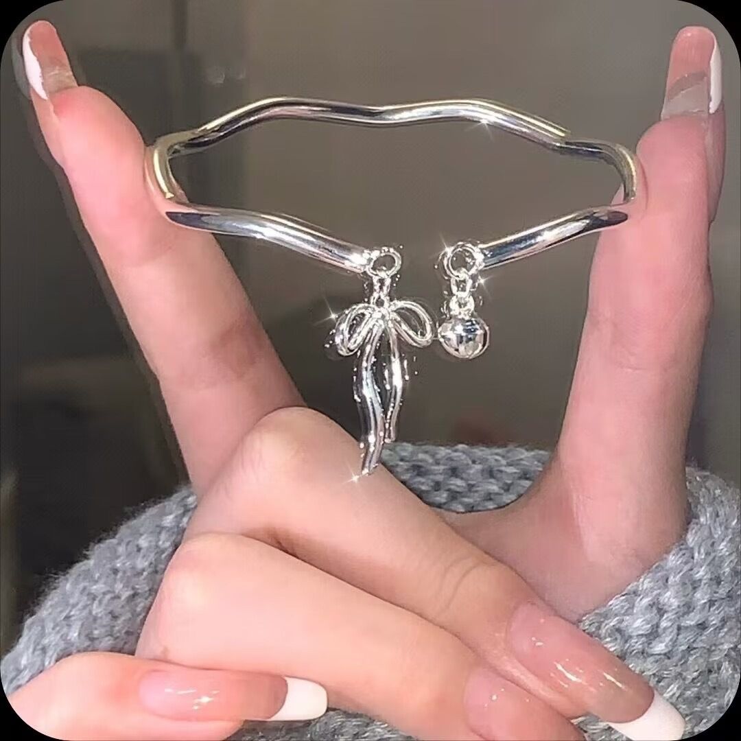 Jingle Bow Bracelet
