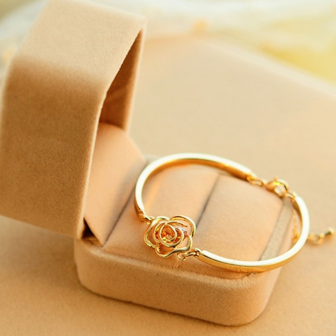 Amore Rosette Bangle