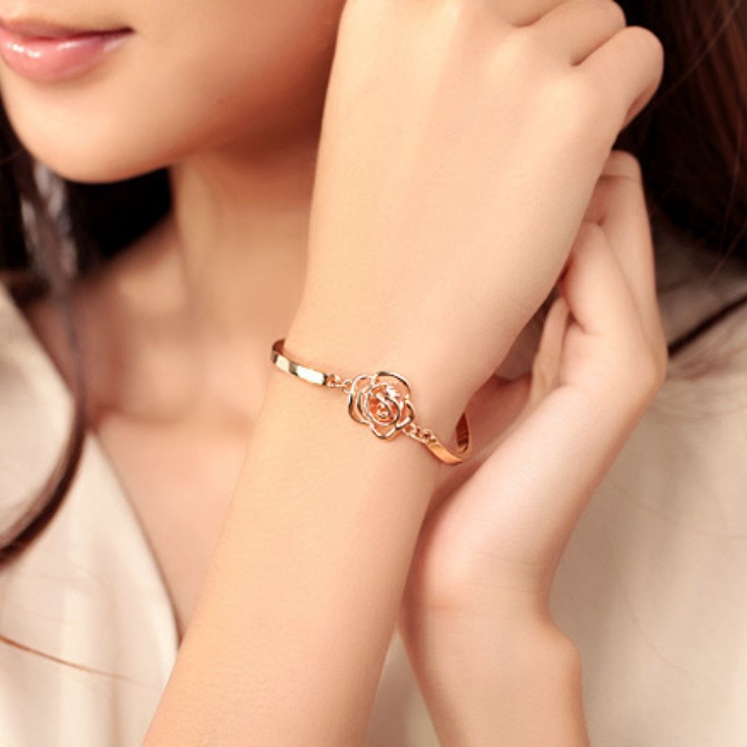 Amore Rosette Bangle
