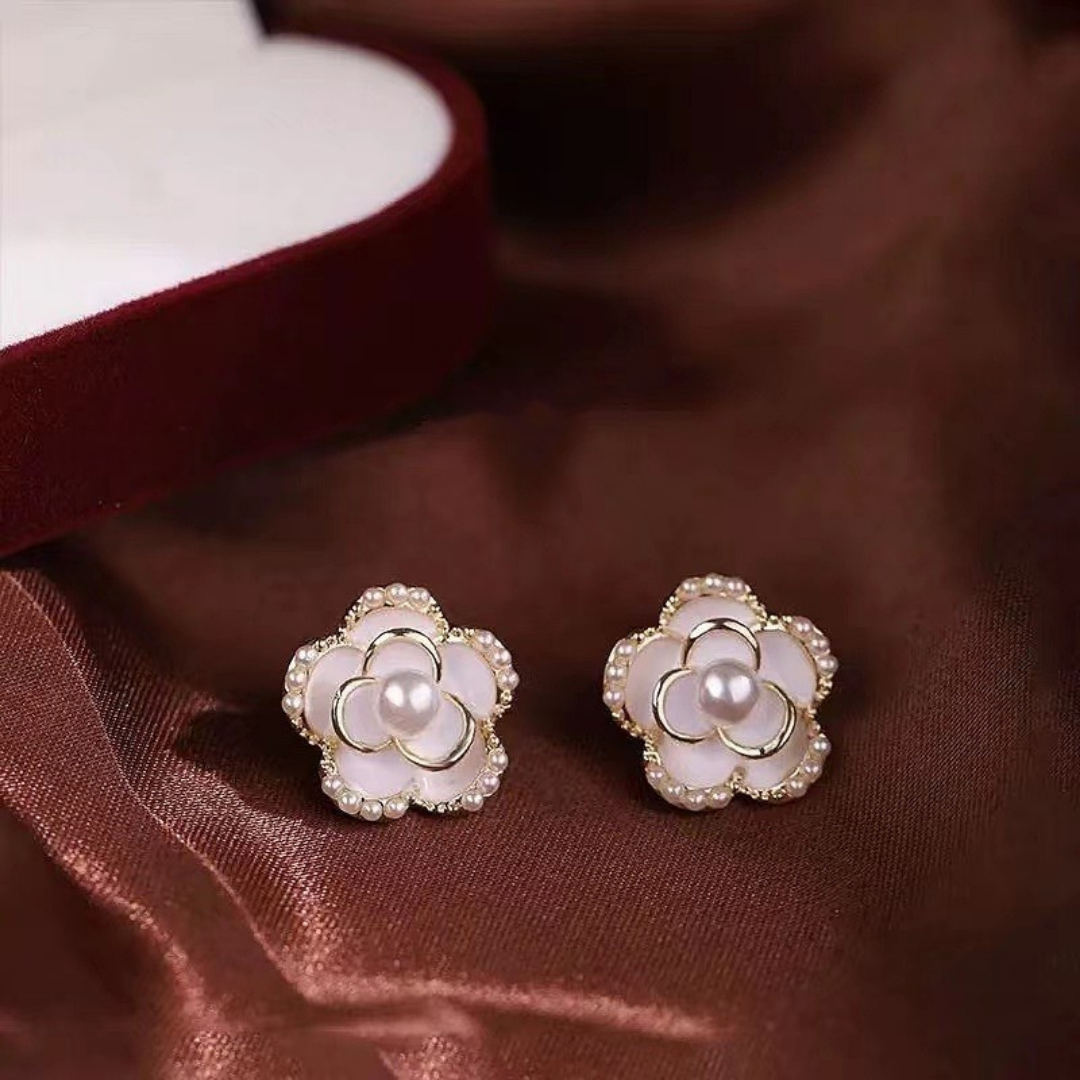 Chic Pearl Dangle Earrings