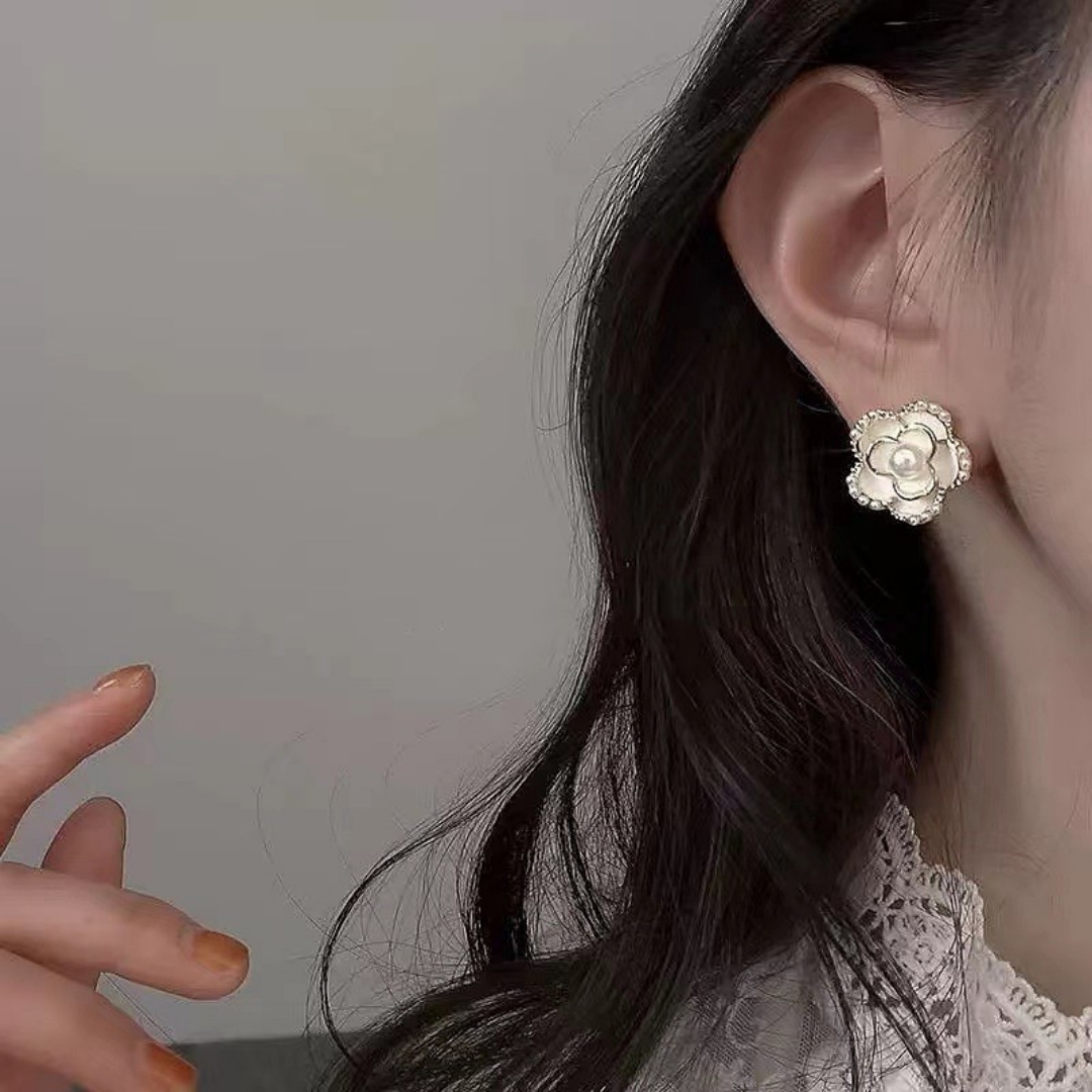 Chic Pearl Dangle Earrings