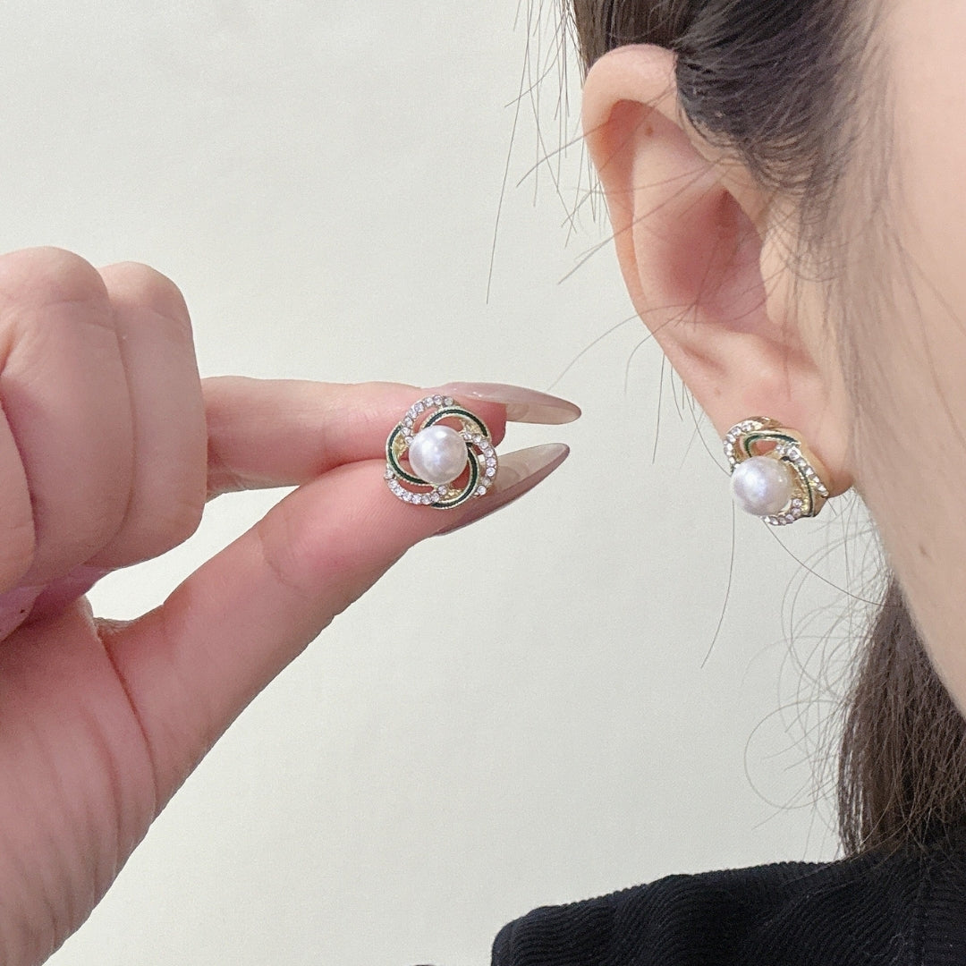 Crystal Halo Pearls Earrings