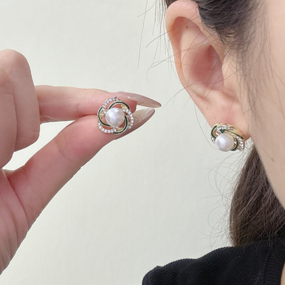 Crystal Halo Pearls Earrings