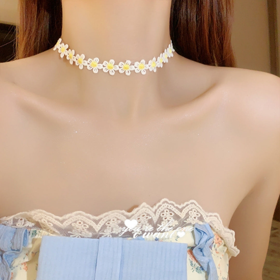 Daisy Chain Flower Necklace
