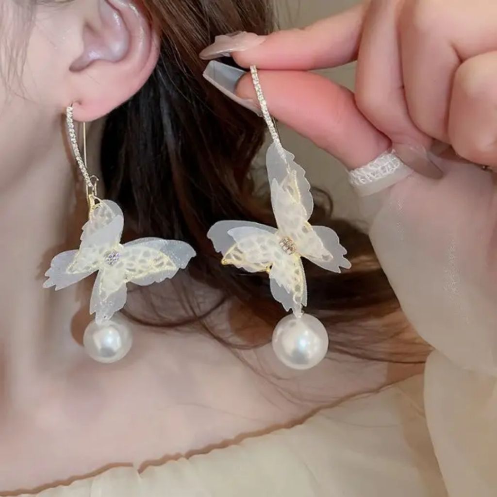 Pearl Flutter Earring
