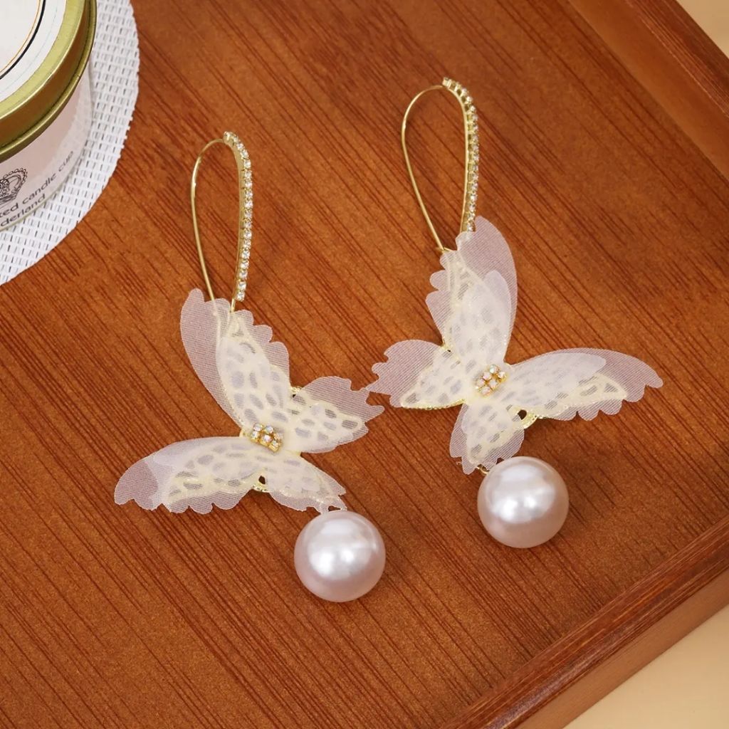Pearl Flutter Earring