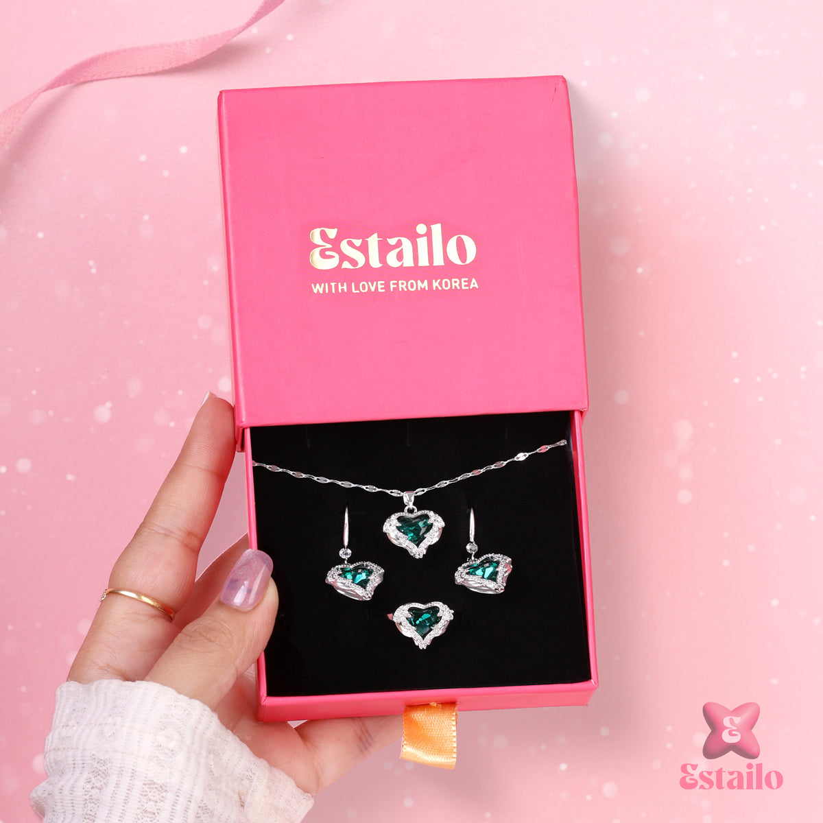 Heartfelt Korean Emeralds Set