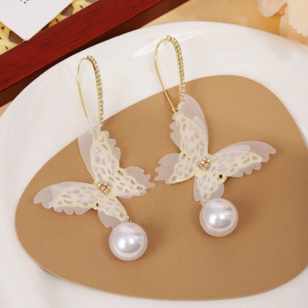 Pearl Flutter Earring