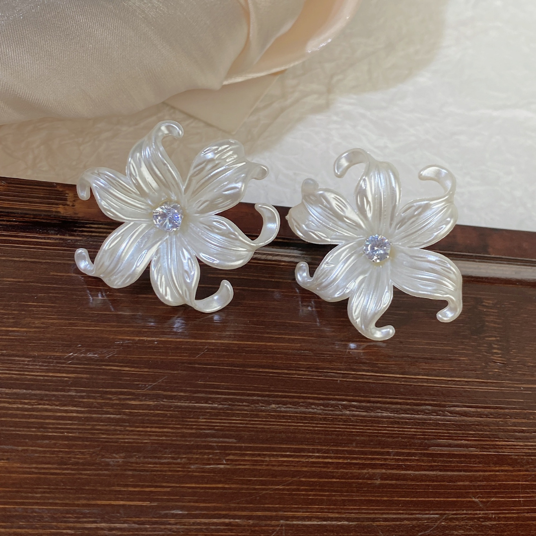 Zircon Bloom Studs Earring