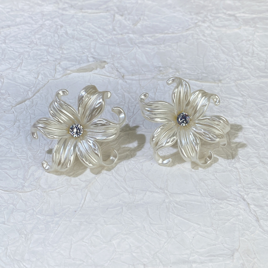 Zircon Bloom Studs Earring