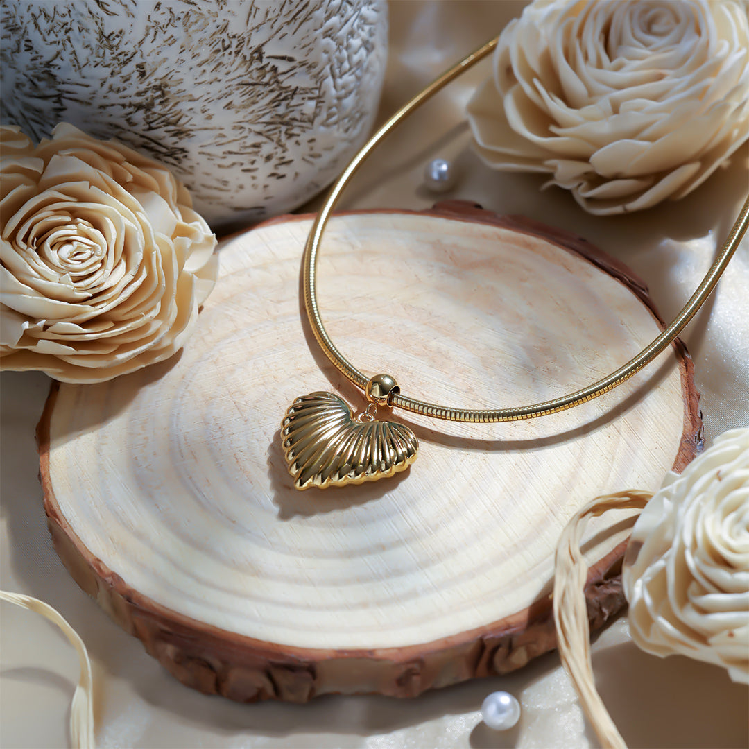 Blind Date Heart Neckpiece