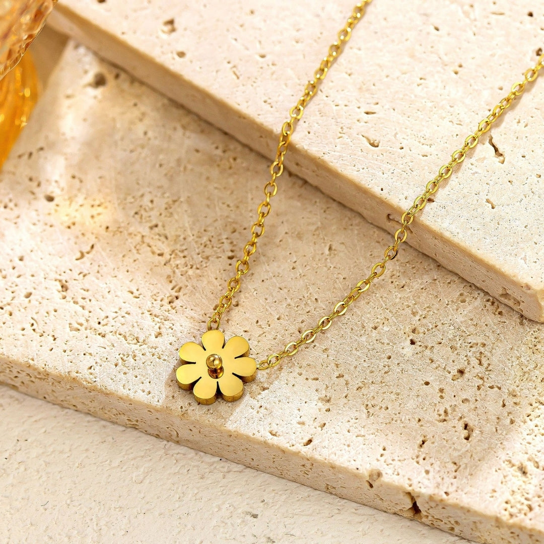 Petite Daisy Charm Necklace
