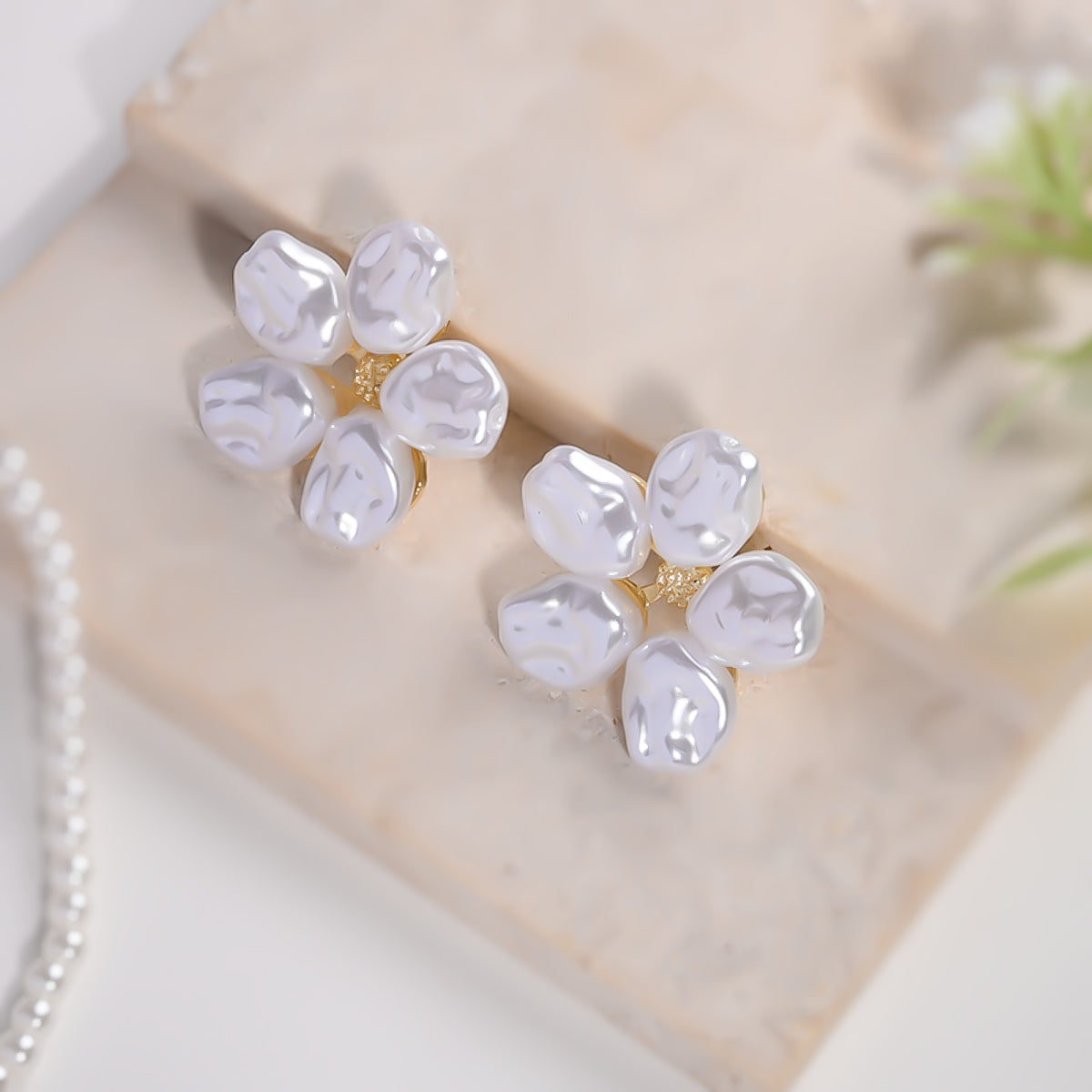 A Pearl Of Flower Earrings