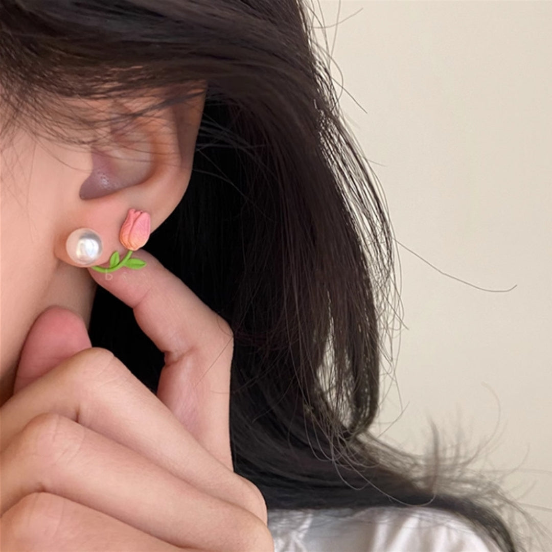 Charming Tulip Pearl  Earrings