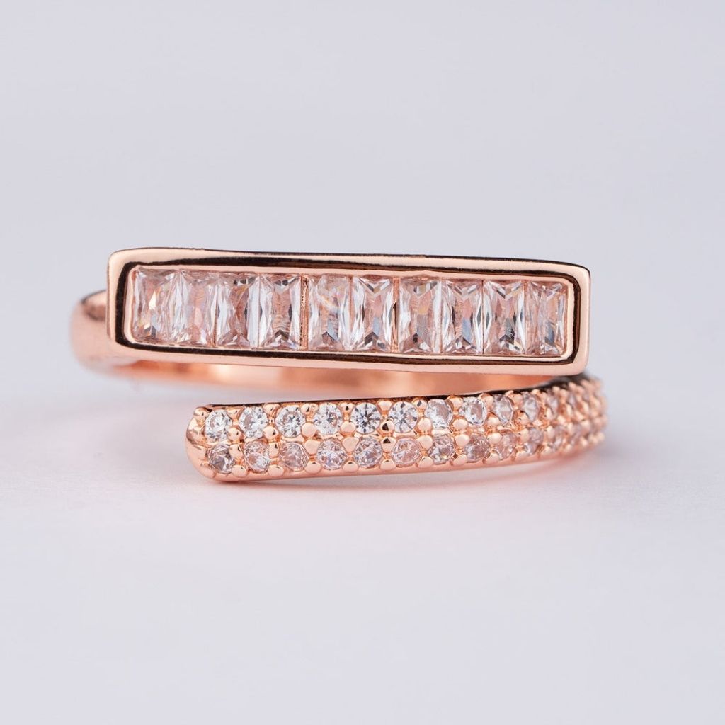 Diva Charm Loop Ring