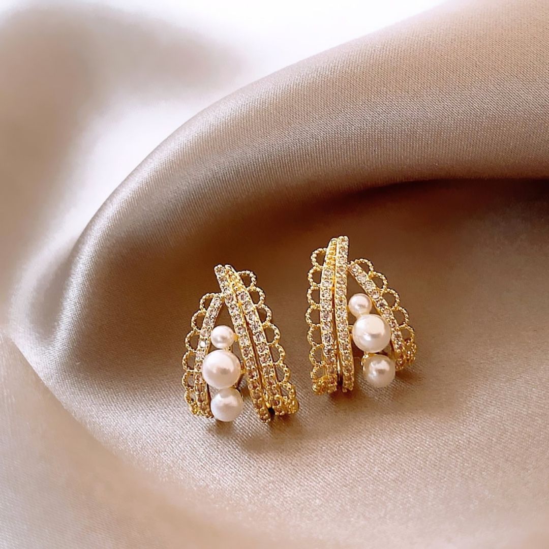 Golden Dewdrop Pearl Earrings