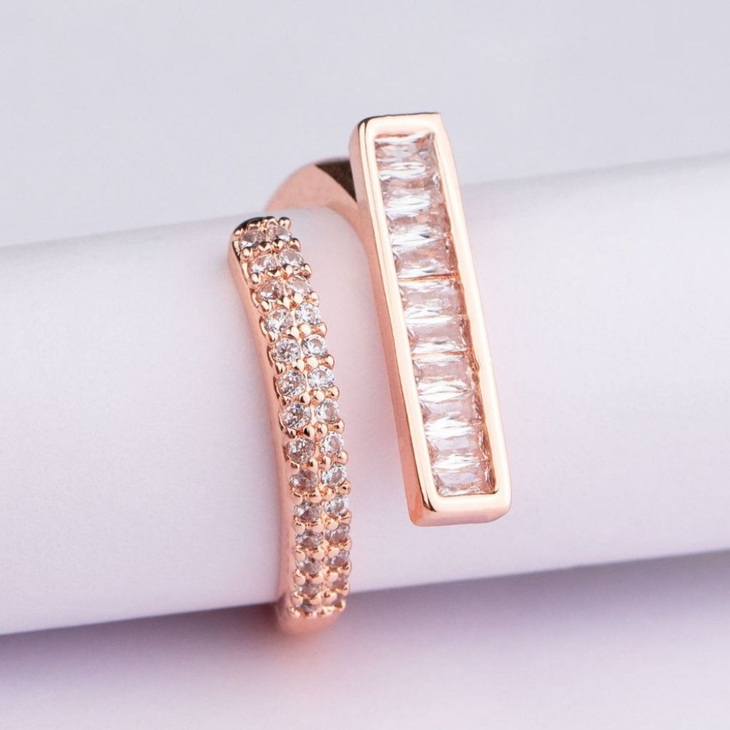 Diva Charm Loop Ring