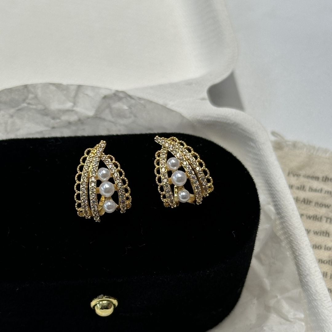 Golden Dewdrop Pearl Earrings
