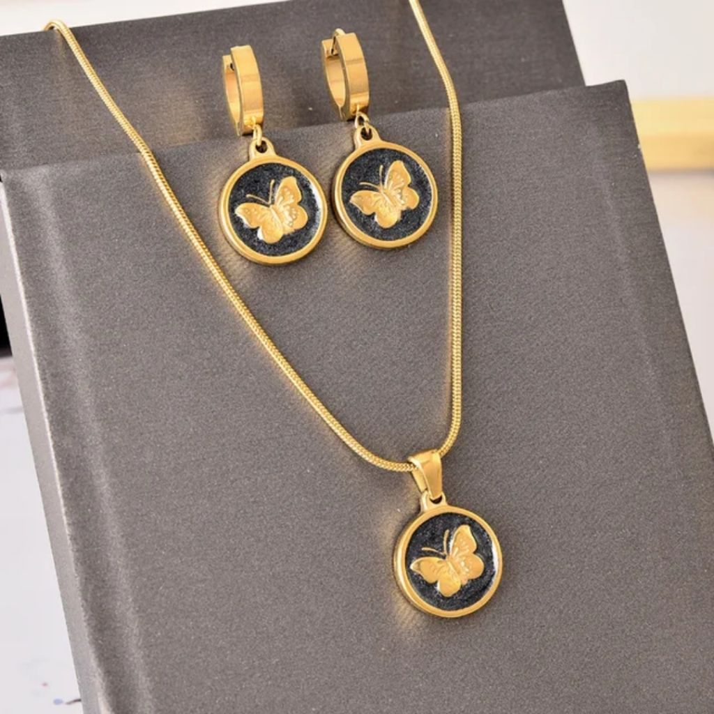 Blushfly Dreams Necklace