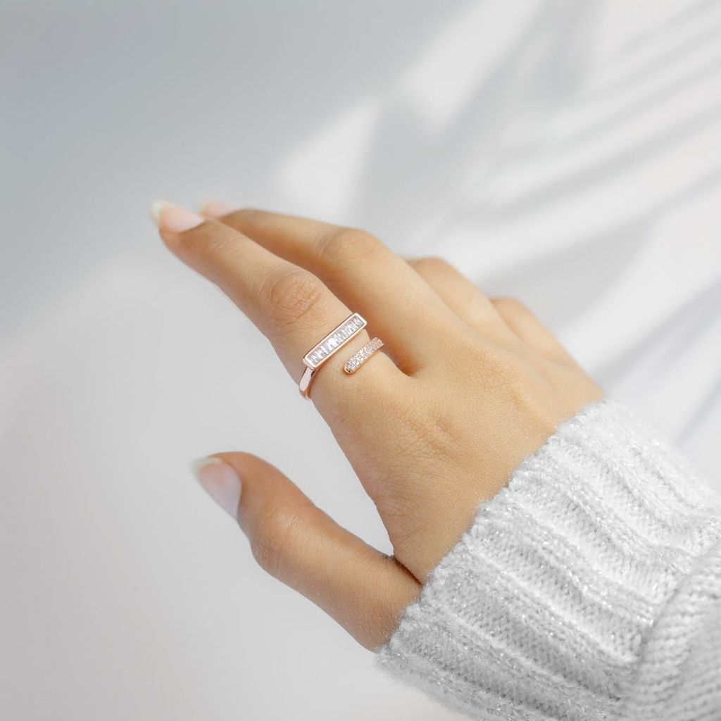 Diva Charm Loop Ring