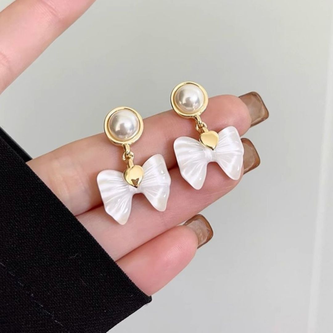 Mini Heart Bow Delight Earrings
