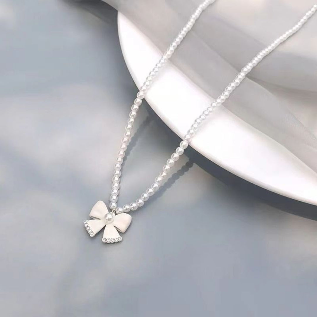 Coquette bow pearl Necklace