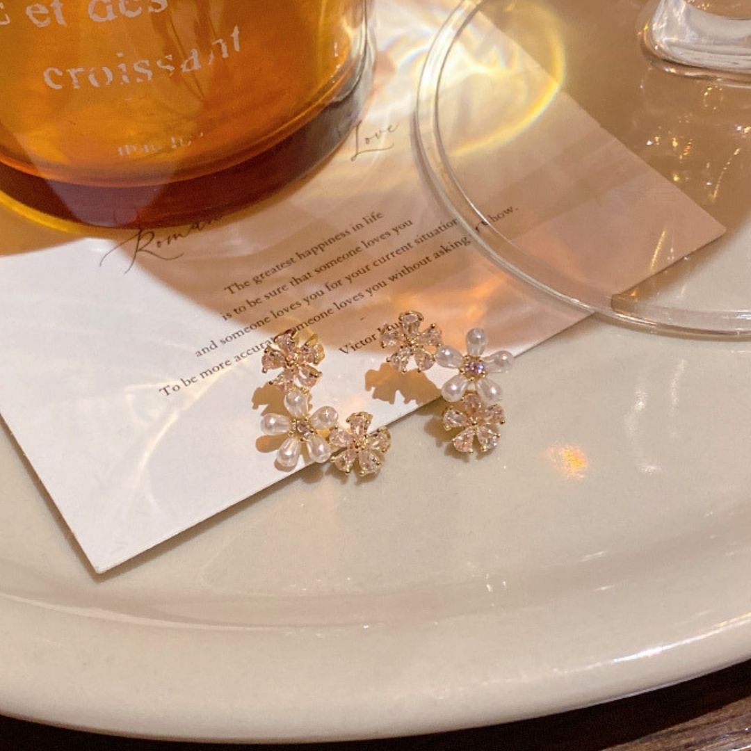 Floral Grace Pearl Earrings