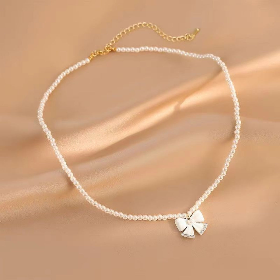Coquette bow pearl Necklace