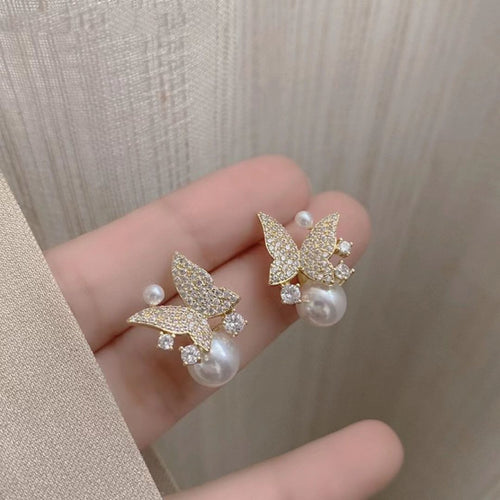 Graceful Glimmer Pearls Earrings