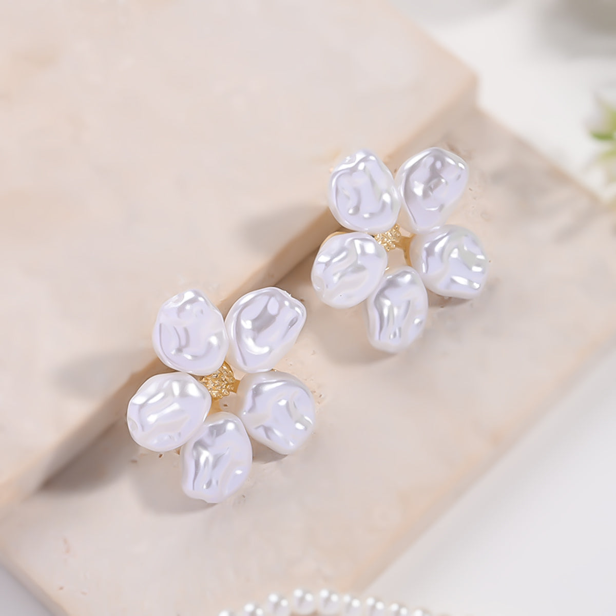 A Pearl Of Flower Earrings