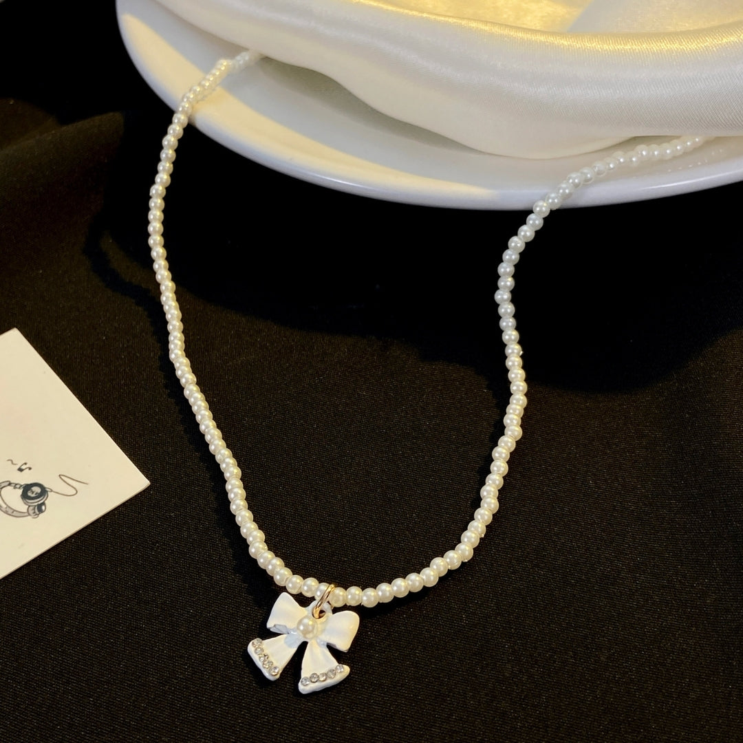 Coquette bow pearl Necklace