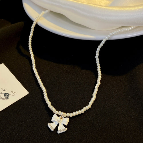 Coquette bow pearl Necklace