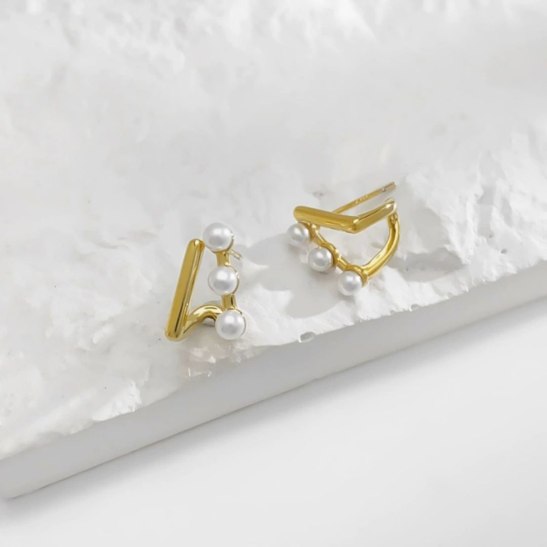 Linear Pearl Studs Earrings