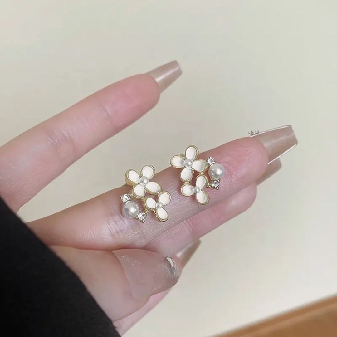 White Floral Pearl Studs Earring