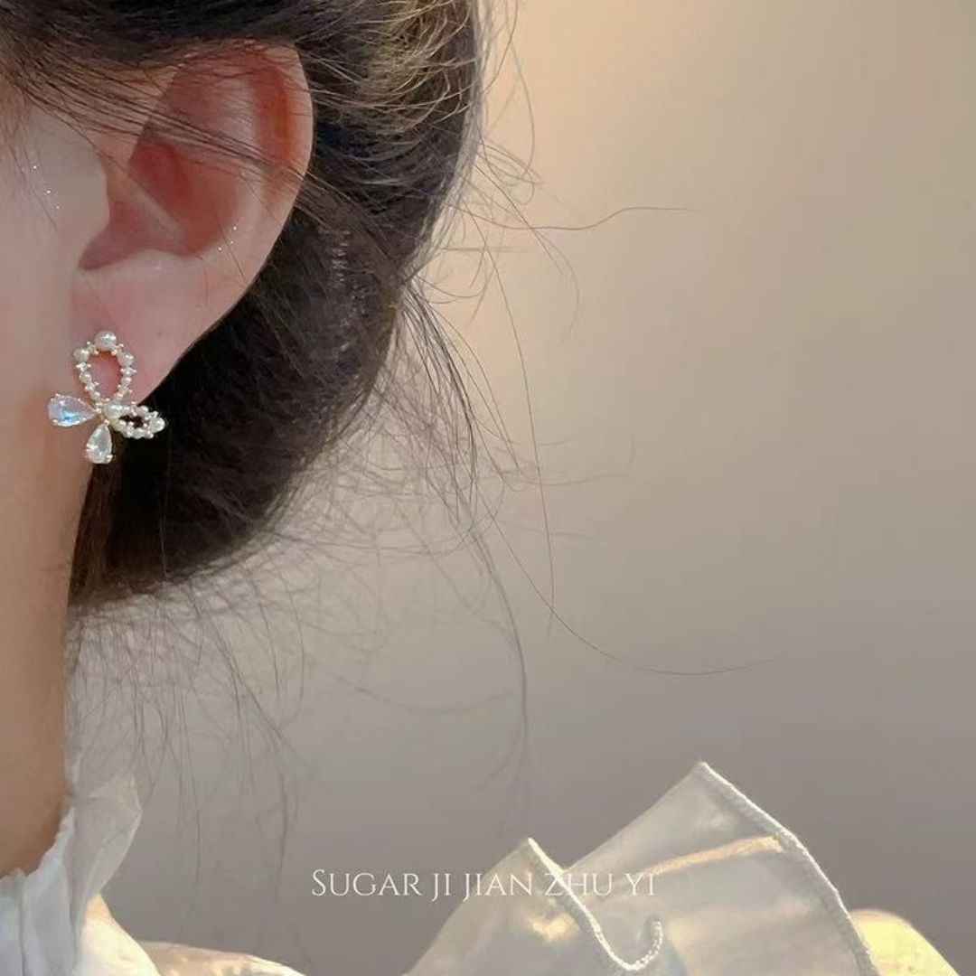 Glinting Heirloom Bows Earrings