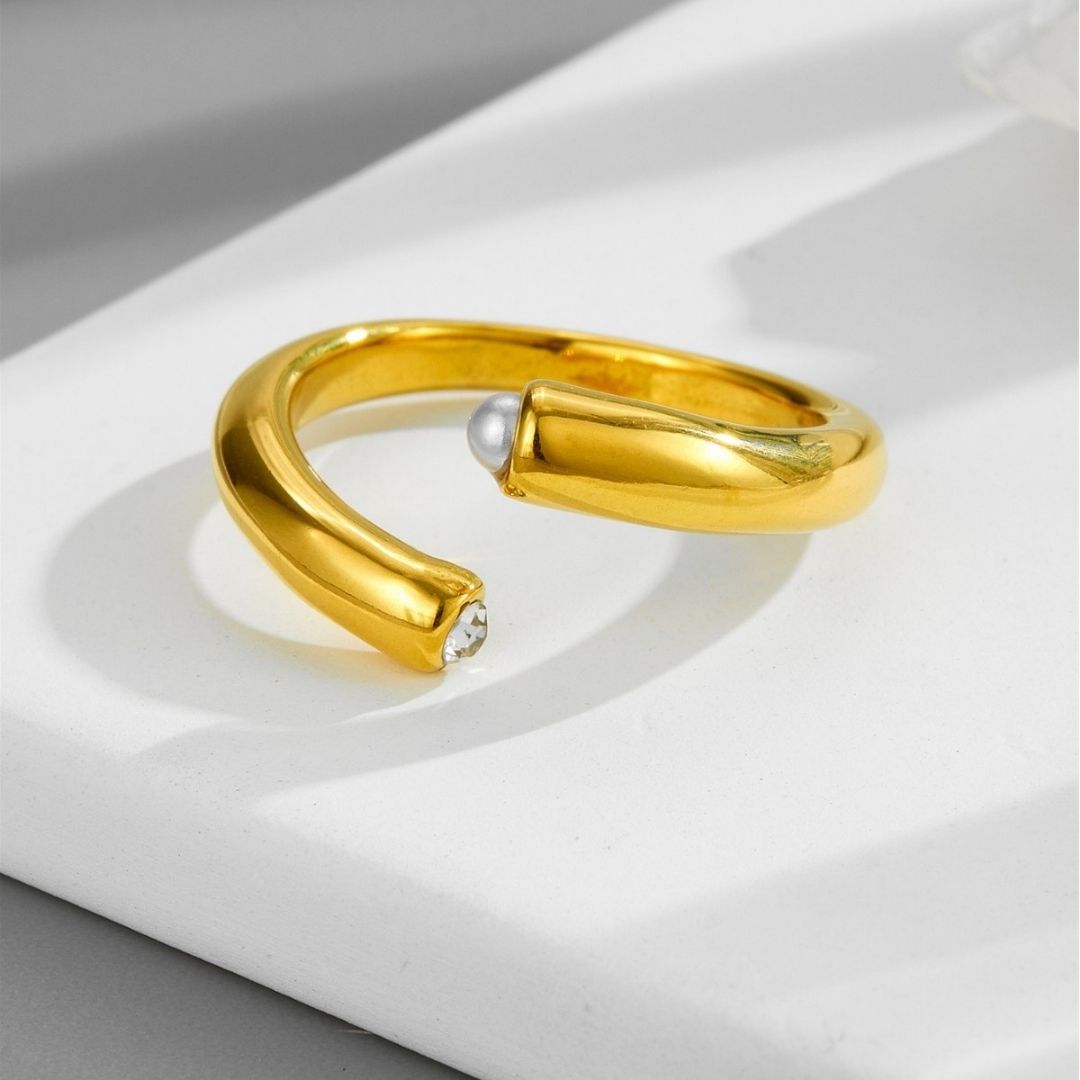 Sleek Orbit Pearl Ring
