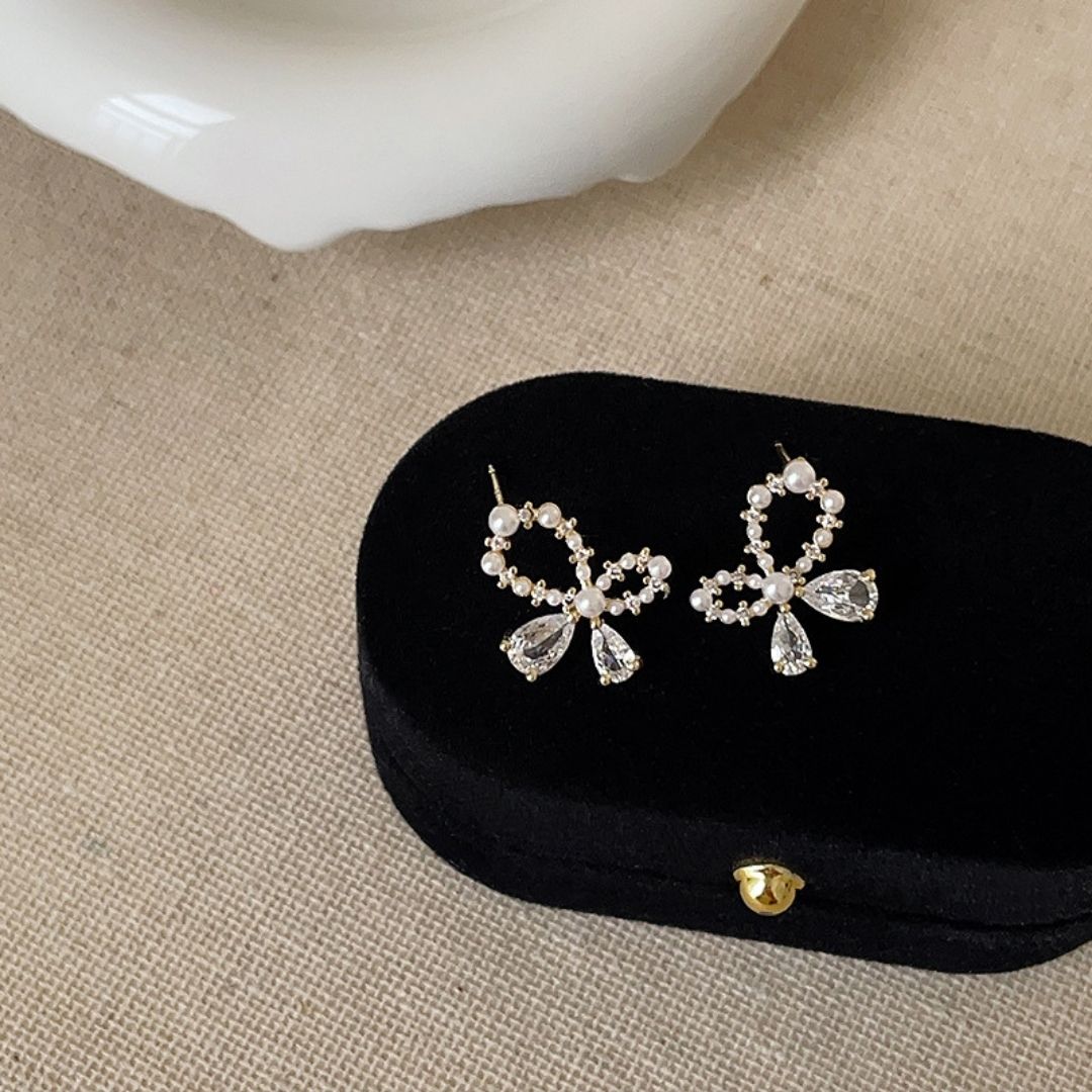 Glinting Heirloom Bows Earrings