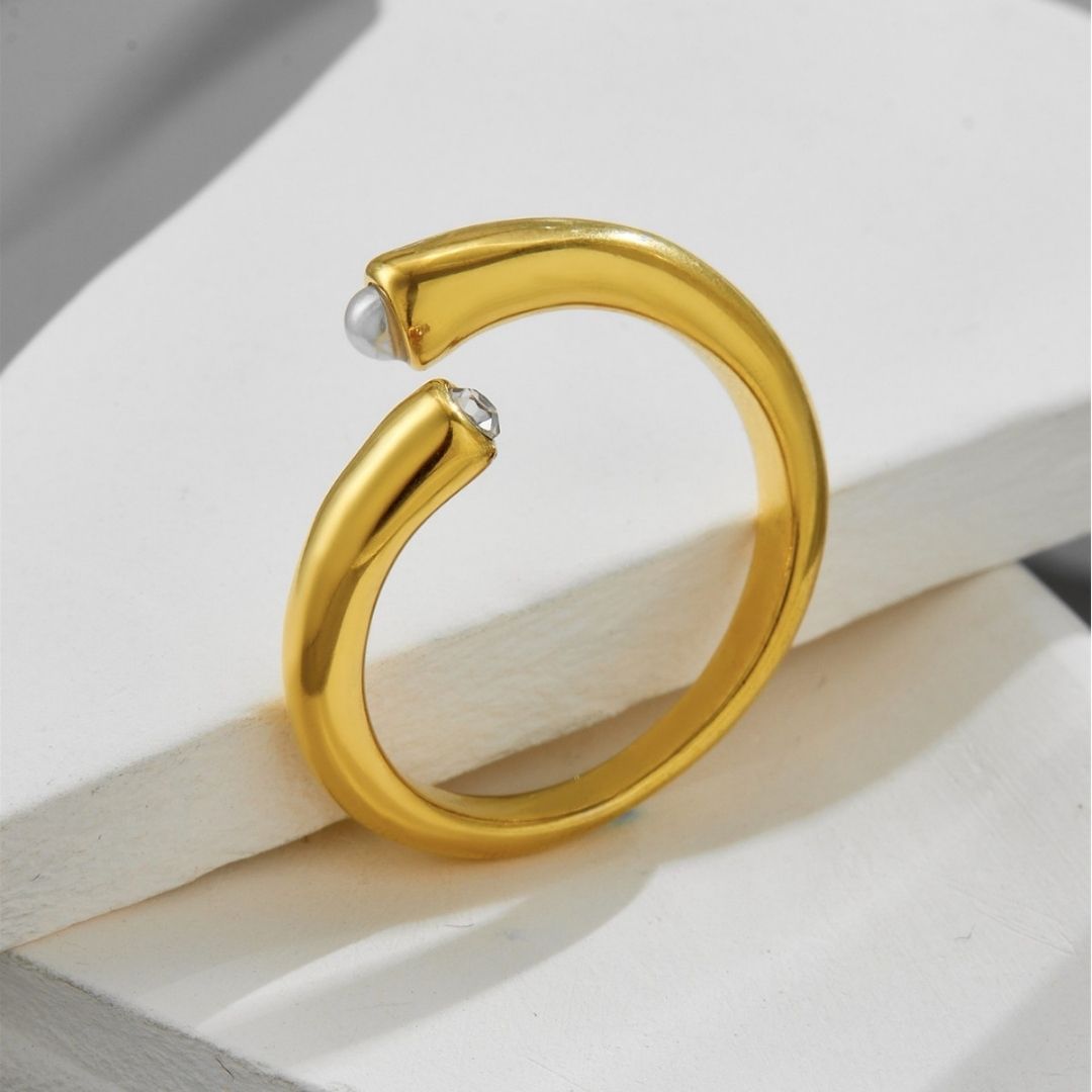 Sleek Orbit Pearl Ring
