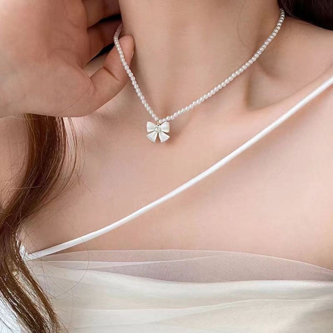 Coquette bow pearl Necklace