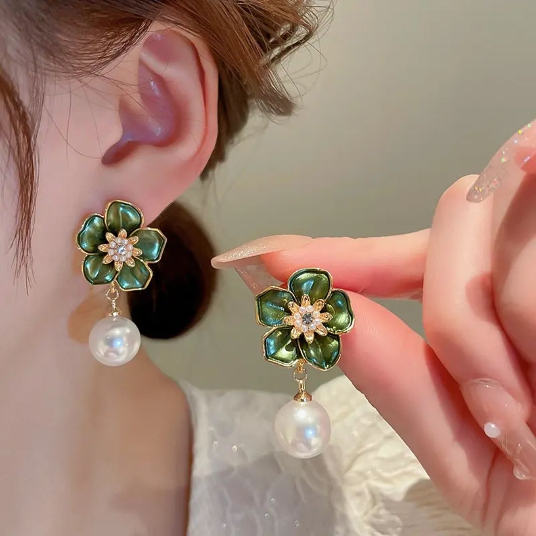 A Pearl Of Flower Earrings