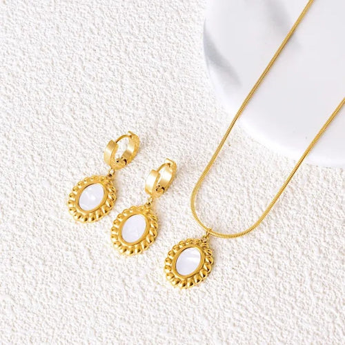 Golden Oval Serenity Neckpiece Set