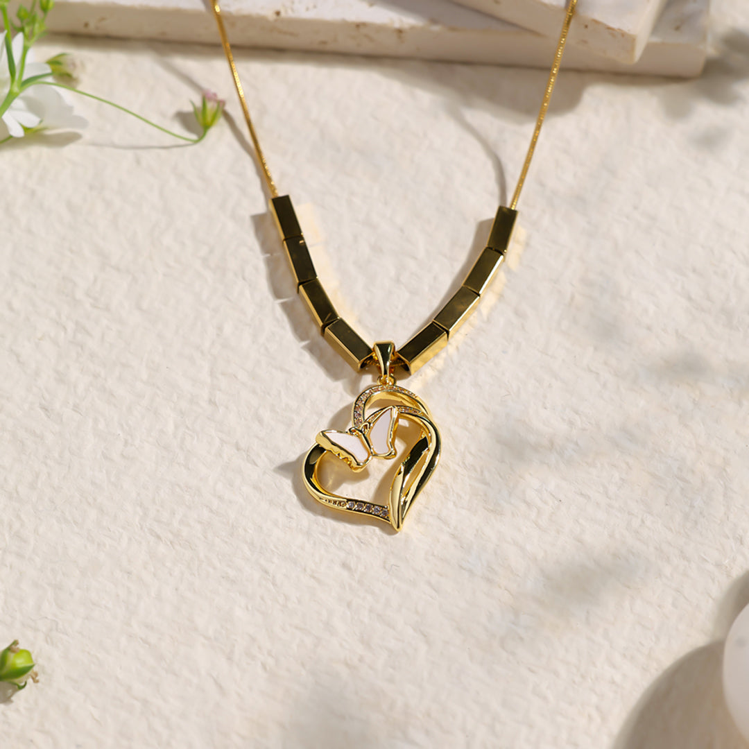 Blind Date Heart Neckpiece