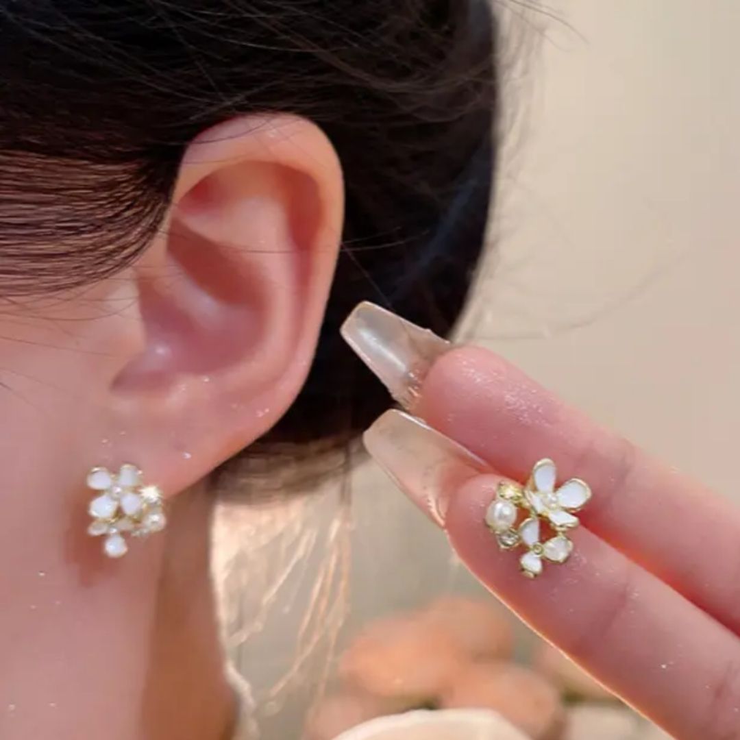 White Floral Pearl Studs Earring