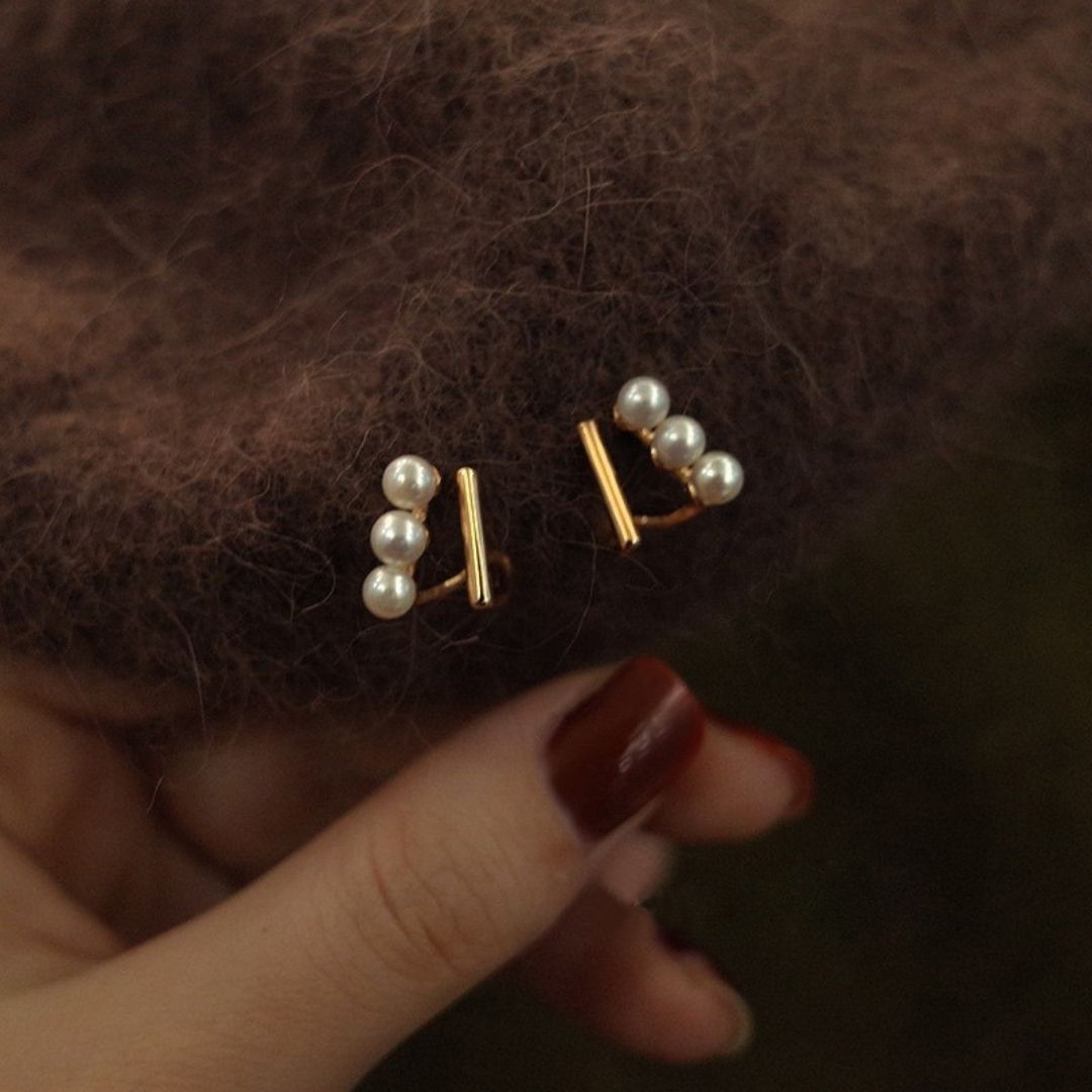 Linear Pearl Studs Earrings