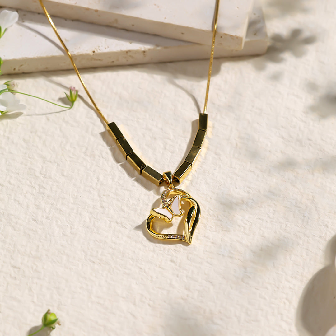 Blind Date Heart Neckpiece