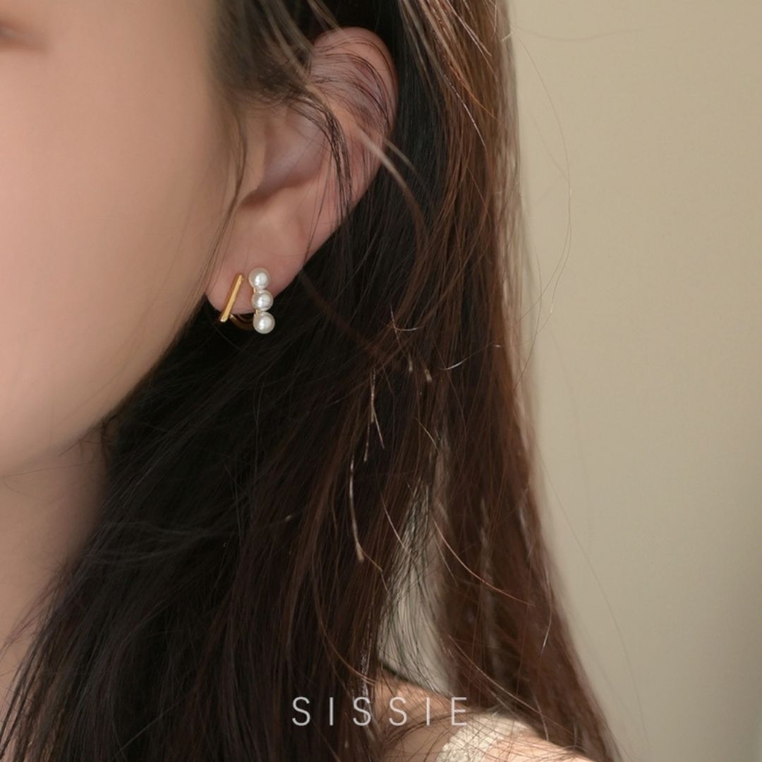Linear Pearl Studs Earrings