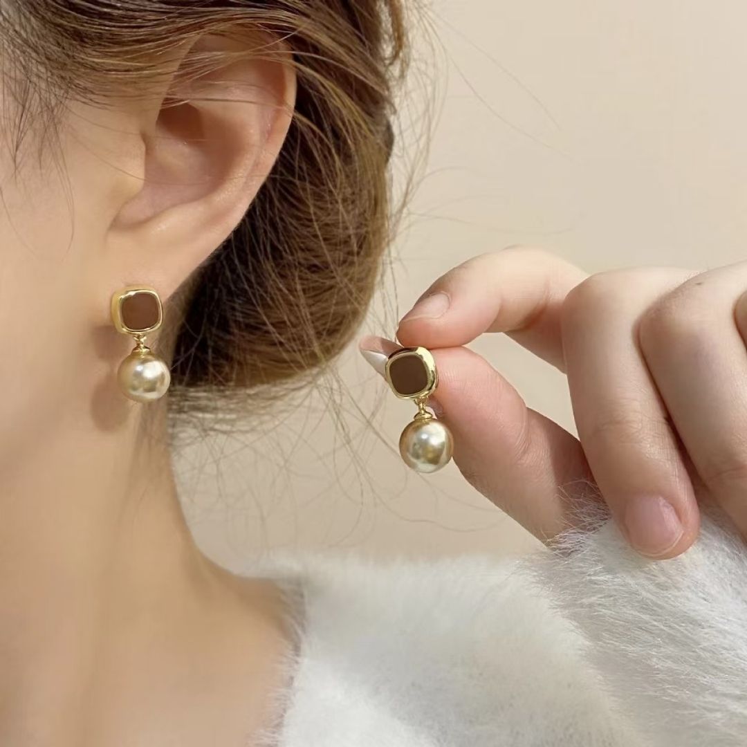 Retro Caramel Stud Spheres Earrings