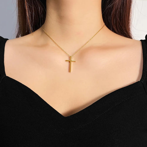 Cross pendant necklace